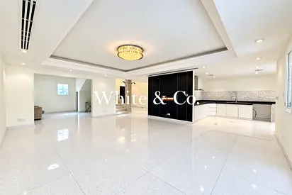 Spacious Back Garden | Upgraded | Privacy