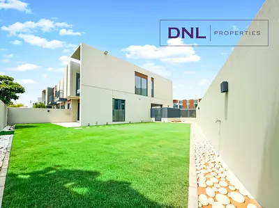Large Plot | Corner Unit | Single Row