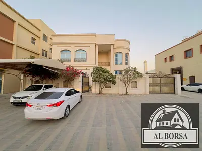 إليك صياغة احترافية للإعلان:  **للإيجار | فيلا في الروضة 1**  📍 **الموقع:** الروضة 1 – على نفس شارع المكتب، بموقع مميز وارتداد كبير جدًا.  🏡 **مواصف