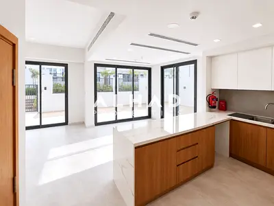 B2B l Close to amenities l Vacant