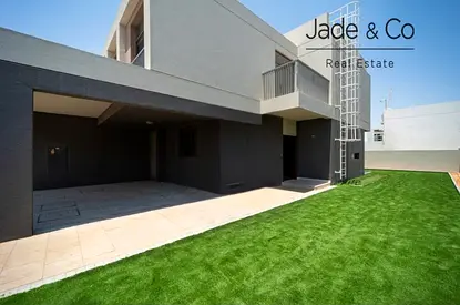 Community Expert | Single Row | Landscaped