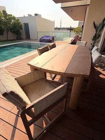 Dining table / outdoor table