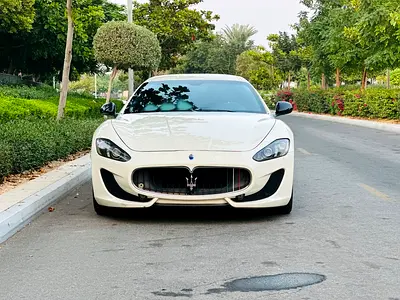 2014 Maserati GranTurismo Sport GCC | 4.7L V8 460 HP | Sport Skyhook Suspension | Red Carbon Fiber I