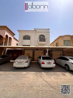 Luxurious villa for sale in Al Muwaihat: 5 master bedrooms, stone façade, close to the Dubai exit.