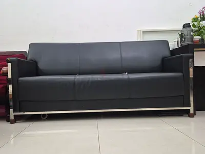 3-seater black leather sofa in good condition