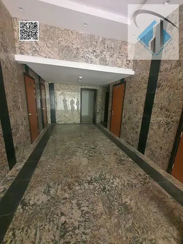 للبيع بناية سكنى تجاري موقع مميز جدا زاوية شارعين وجهه حجر بالكامل تشطيب سوبر دويلوكس