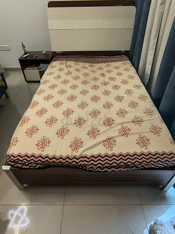 Single bed with frame and side drawer from pan emirates, size - 120cm*200cm, perfect condition