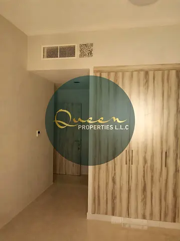 مساحة كبيرة / موقع مميز وحيوي / قريب من الخدمات والمرافق