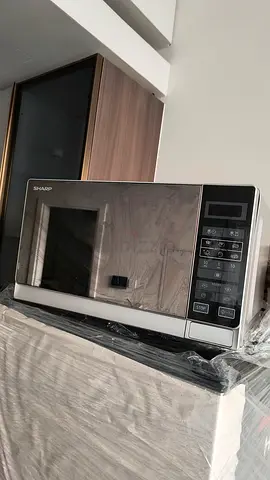 Sharp countertop microwave oven - used, good condition