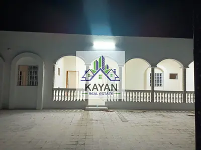 فيلا 4 غرف للإيجار في الرأس أم القيوين | على البحر مع حوش كبير