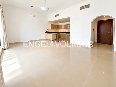 VACANT | PARTIAL UPGRADES | CLOSE TO METRO