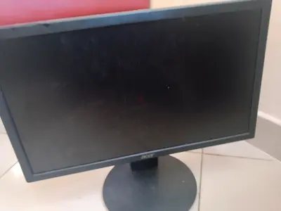 Acer 75hz monitor 1600x900(one vertical line on the scree)