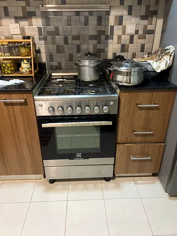 Stainless steel freestanding gas oven and stove - good working condition