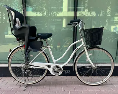 High Quality Japanese imported Cruiser Bike 6 speed Shimano Sz 26 and brand new kids seat Polisport