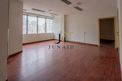 Super Hot Offer Singe 3Year Contract Get 1Year Free+Chiller free+Stunning Sea View Office Available For rent only start from 95k