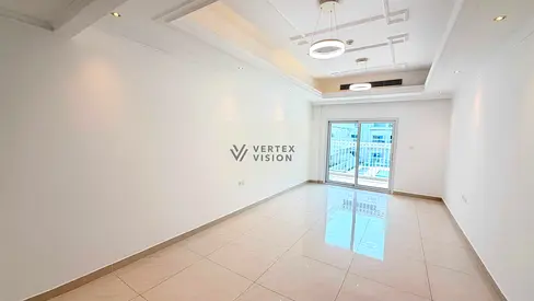 DIRECT ACCESS TO POOL l VACANT l 1 MONTH FREE