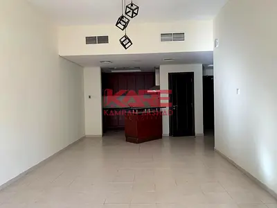 Next to Metro Spacious 1 Bedroom With Baclony
