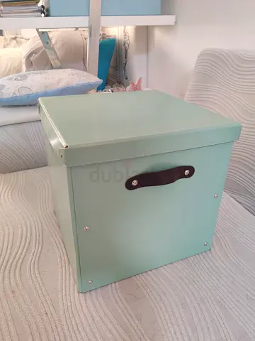 Mint green storage/keepsake box with handle - good condition