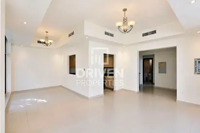 Single Row | Downtown Skyline | Corner Large Plot