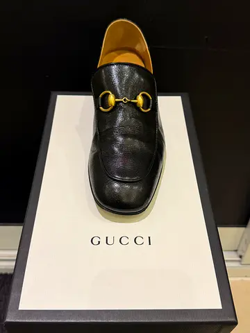Gucci women shoes size 39 for only 1000aed