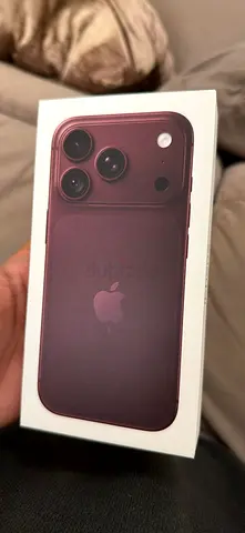 Sealed iPhone 18 pro max (new in box) - Burgundy color. 256 gb TDRA