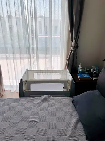 SnuzPod 4 in White (ComfortAir™ liner) Next to me bedside bassinet- used, good condition