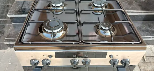 Siemens brand 4 burners gas cooker, size 60x60cm. condition is perfectly working.
