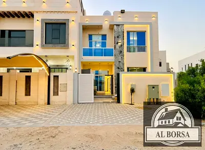 تاون هاوس واسع ومميز مكوّن من أرضي + أول + روف، مناسب للعائلات الكبيرة، ويتكون من: 5 غرف ماستر ومجلس وصاله