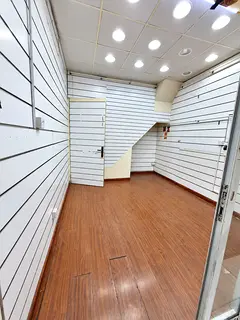 Shop with a Mezzanine Floor in a Prime Commercial Location