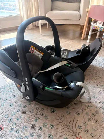 Maxi-Cosi Pebble 360 seat + FamilyFix 360 Pro base