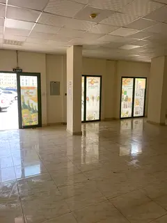 Perfect location- Ready Shpo - Spacious - call Now