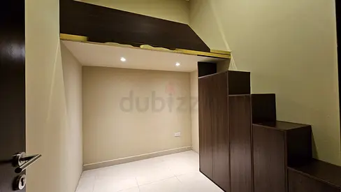 Luxury Partition! House Keeping! No Comission