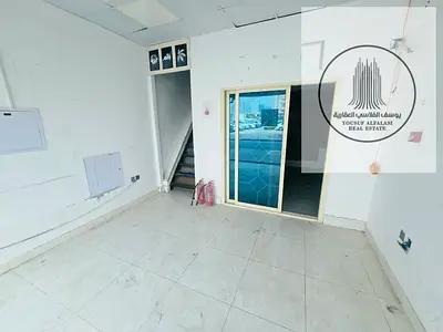 محل 700 قدم بميزانين وحمام على شارع الكويت بالنعيمية 2