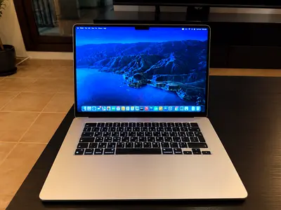 MacBook Air 15-inch M2 – 8GB RAM / 256GB SSD