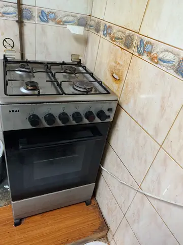 Used Akai 4-burner Gas Stove with Oven - Working
