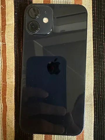 Apple iPhone (black) - clean condition,