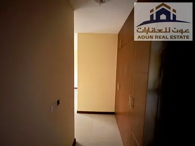 🏡 فيلا للإيجار السنوي – البراشي، الشارقة ✨ مواصفات الفيلا: 5 غرف نوم ماستر مع خزائن بالحائط 8 حمامات صالتان مجلس غرفة ماستر إضافية غرفة خادمة