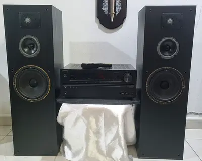 Onkyo Receiver with Pair of Floorstanding Speakers Excellent
