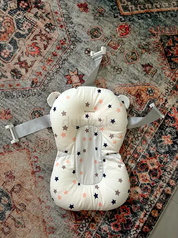 Baby head and body support cushion with straps - lightly used