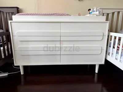 Pottery Barn changing dresser — excellent condition