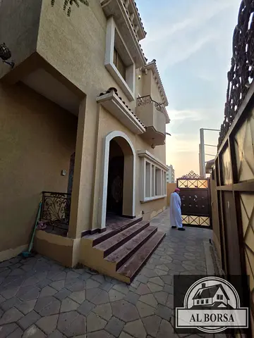 For rent in Rawda 3, a residential/commercial villa consisting of 5 master bedrooms, a majlis, a living room, and a maid's room.