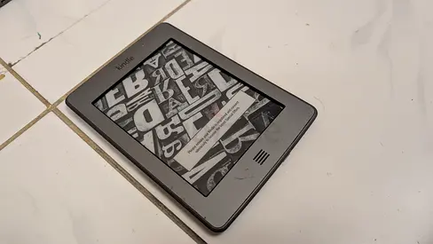 Amazon Kindle Touch 4th Gen D01200 6" Wi-Fi Touchscreen eBook Reader – Excellent Condition