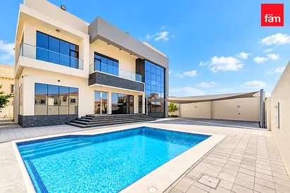 Suburban villa for family, easy access to the city