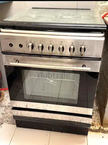Used freestanding gas oven and cooker - needs cleaning