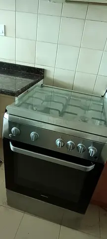 Freestanding gas cooker with oven - good working condition