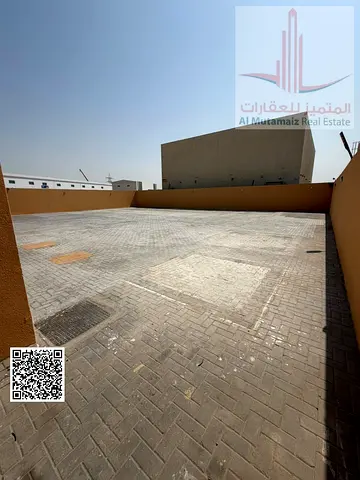 فرصة استثمارية مميزة في موقع ممتاز بمنطقة الجرف الصناعية 2، مبنى صناعي قائم بمساحة كبيرة ومناسب للاستثمار وتحقيق دخل سنوي قوي.