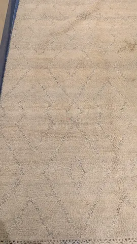Beige textured $%! rug with tassels - 240x170cm (good condition)