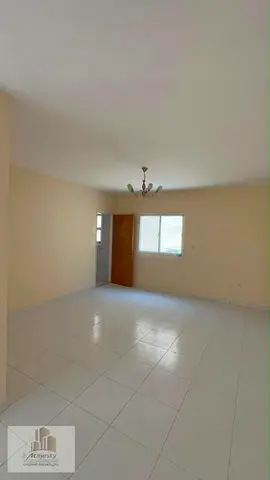 🏡 فيلا للبيع في الشارقة – منطقة الرفاعة ✨ مجددة بالكامل ومصانة بعناية | جاهزة للسكن | حالة ممتازة 📍 الموقع: الرفاعة – الشارقة