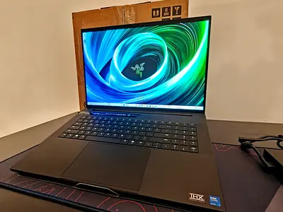 Razer Blade 18 2025 - RTX 5090 | Core Ultra 9 275HX | 64GB | 4TB
