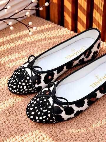 Chanel-style leopard print ballet flats, size unknown